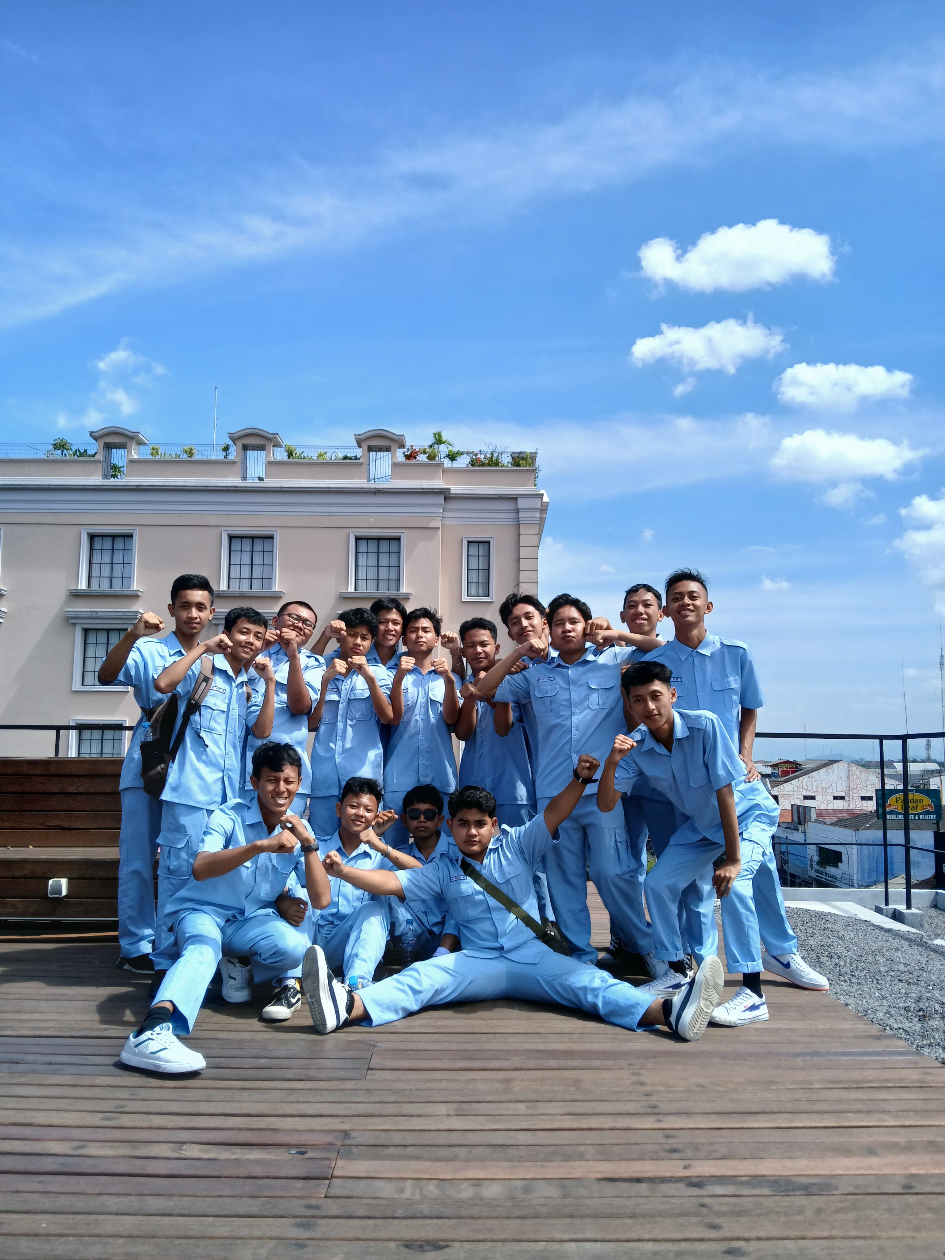 Foto Kelas XII TKJ 2 - 1