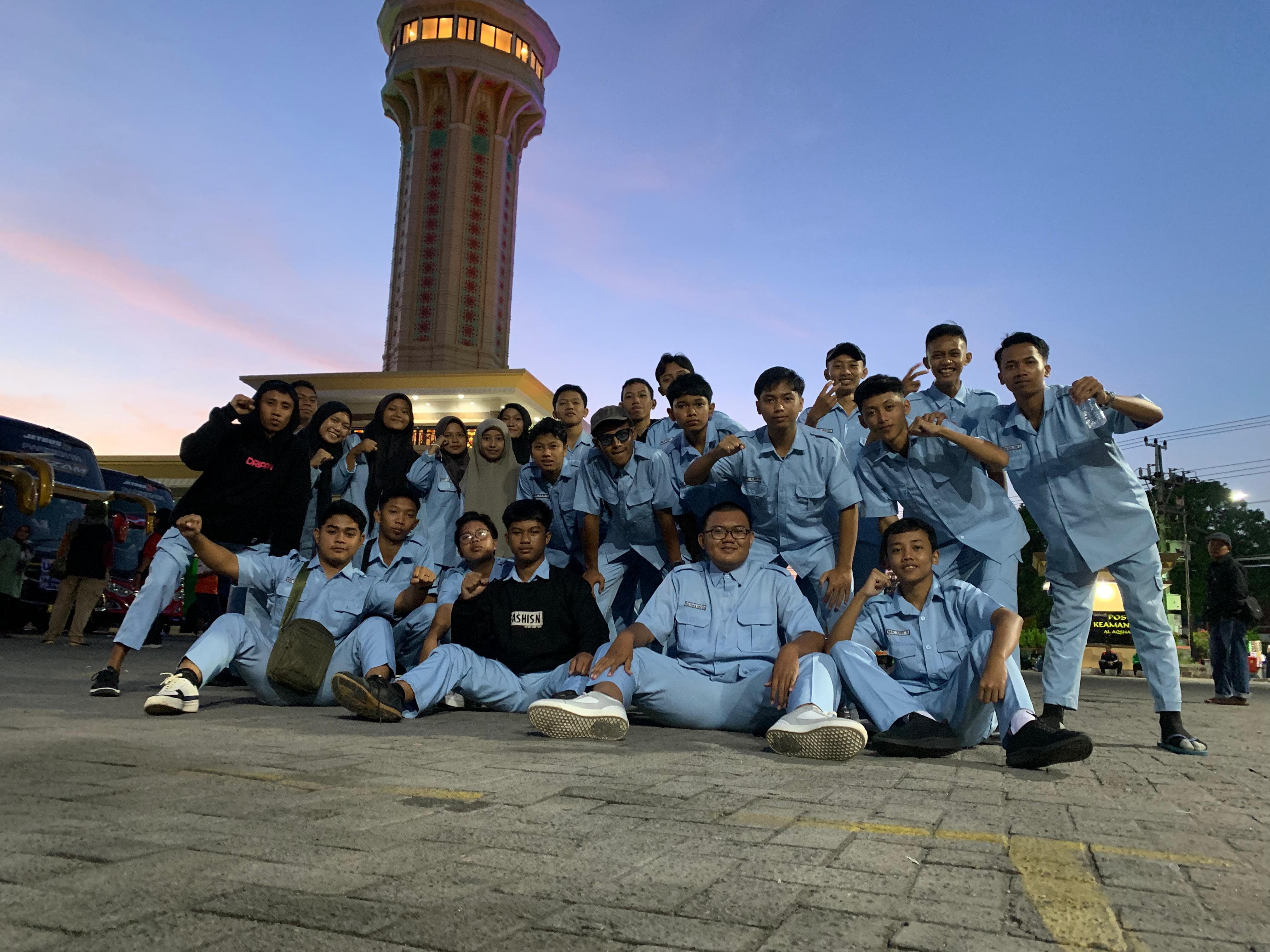 Foto Kelas XII TKJ 2 - 5