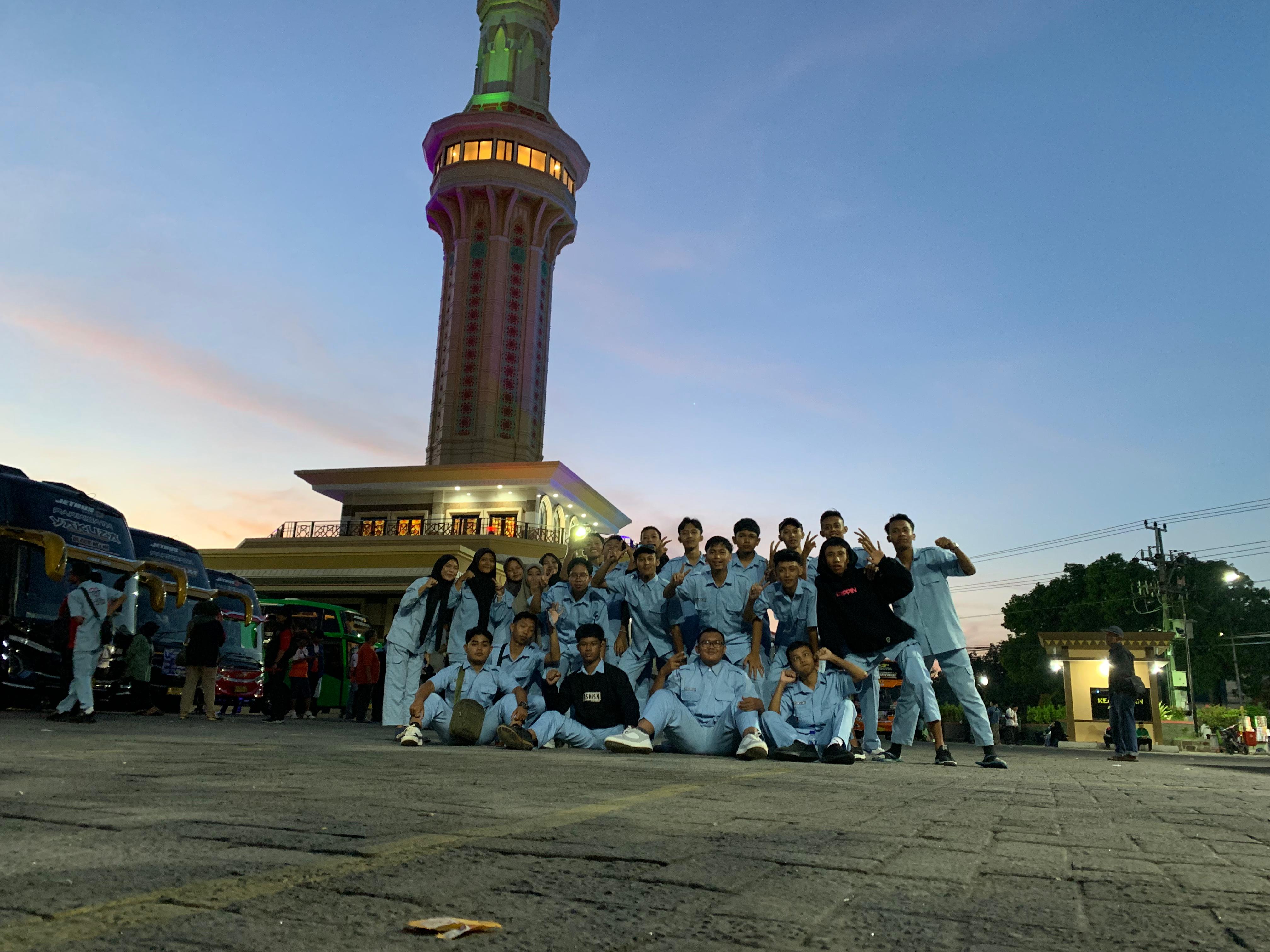 Foto Kelas XII TKJ 2 - 6